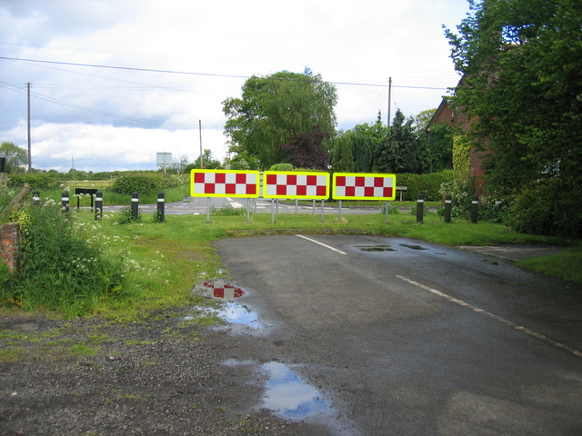 File:Dead End at Icknield Street - geograph.org.uk - 175668.jpg