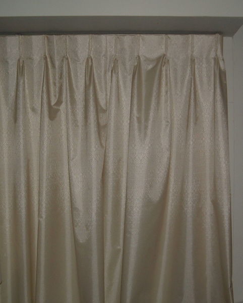 File:Curtain.agr.jpg