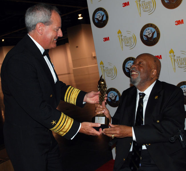 File:US Navy 090327-N-9268E-023 Vice Adm. Jeffrey L. Fowler presents a lifetime achievement award to retired Lt. Cmdr. Wesley Brown at the National Society of Black Engineers conference in Las Vegas.jpg