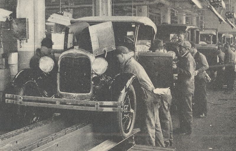 File:Ford Motor Company assembly line.jpg