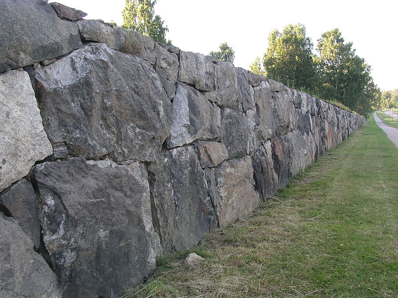 File:Skogskyrkogarden CementeryWall1.jpg