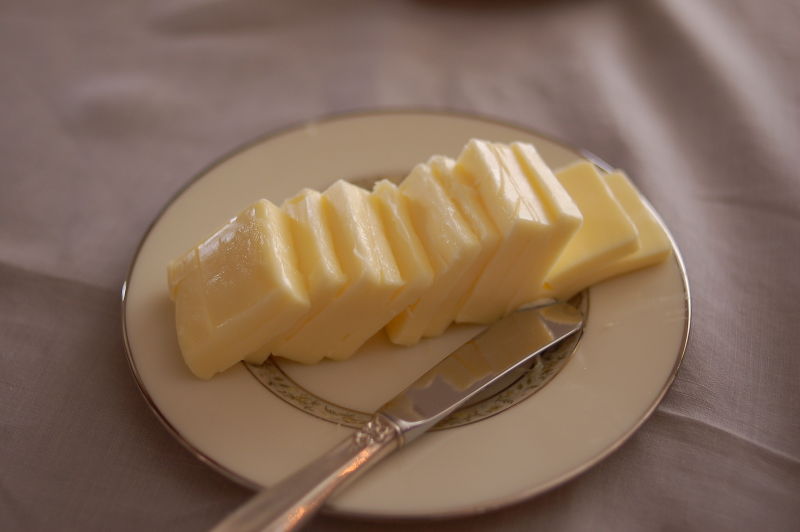 File:Butter with a butter knife.jpg